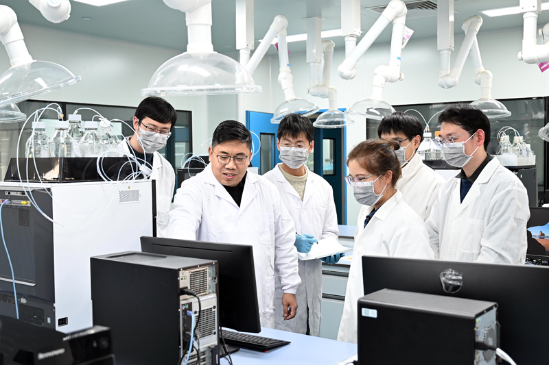 【喜报！亚星管理网药业李召广博士荣获“江苏省五一劳动奖章”】的配图